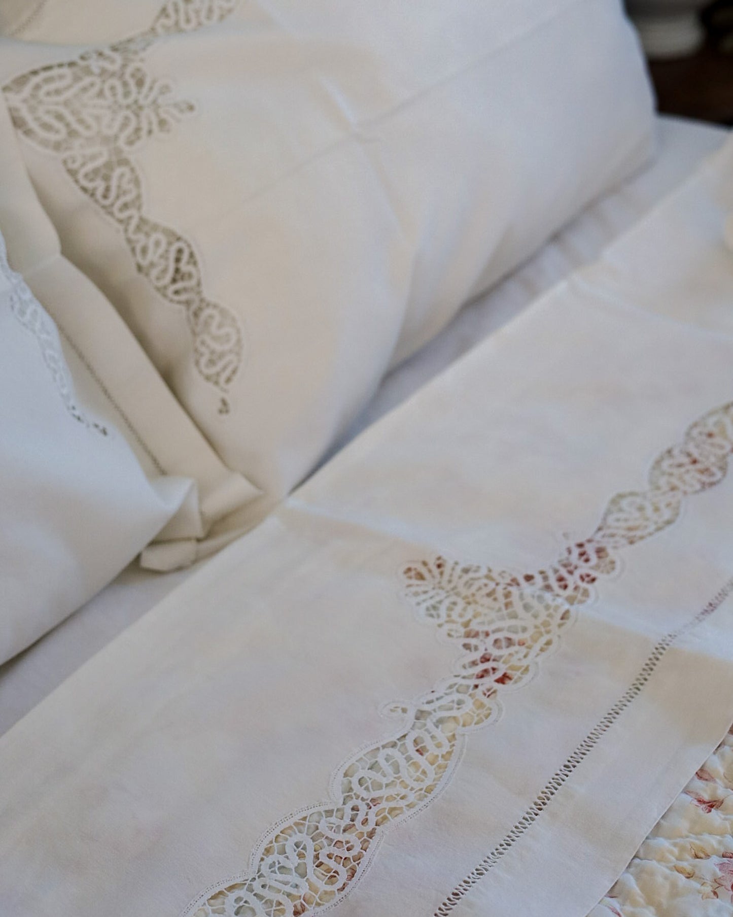 Lenzuolo matrimoniale in lino con pizzo a tombolo