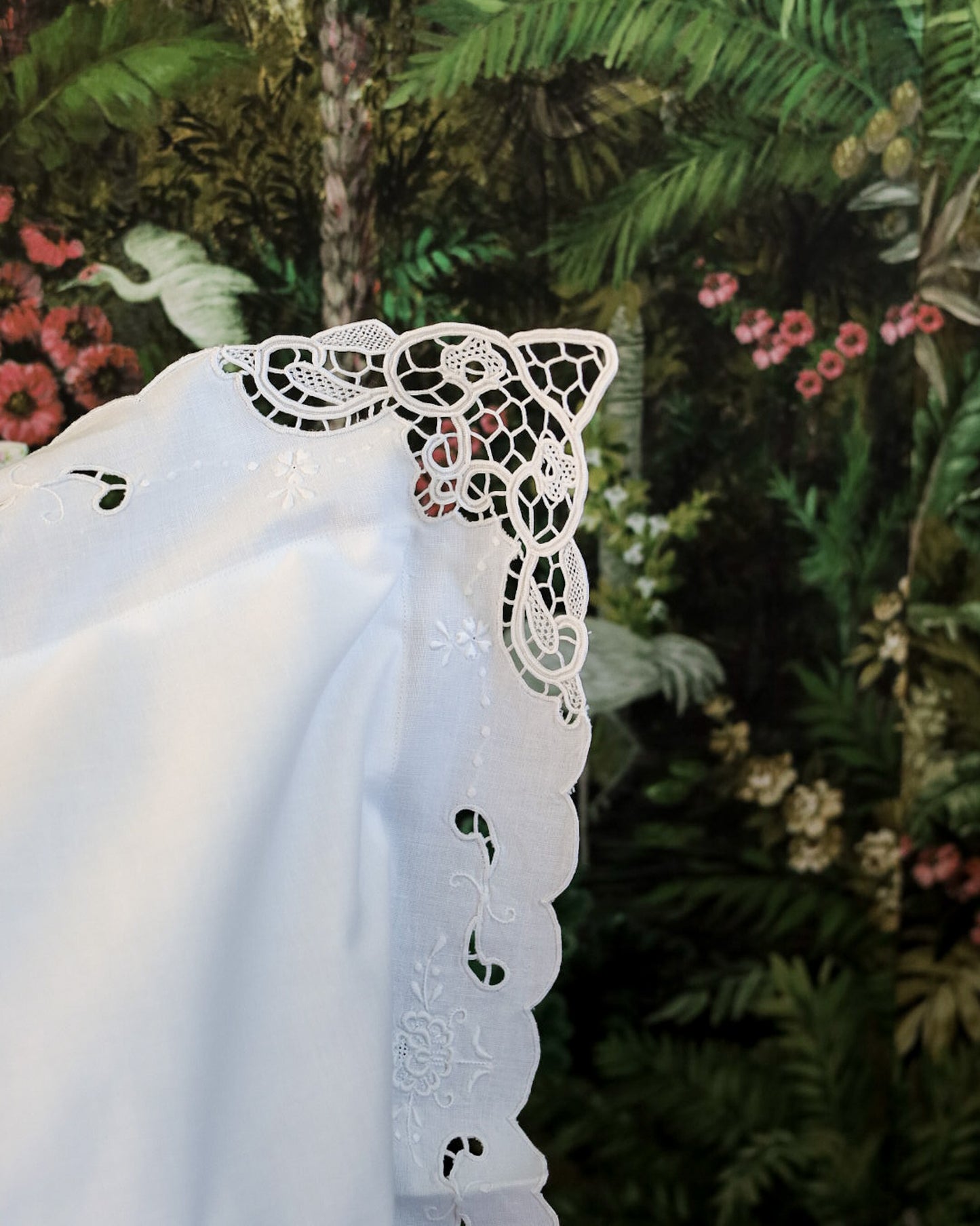 Lenzuolo matrimoniale in lino con pizzo burano sul bordo