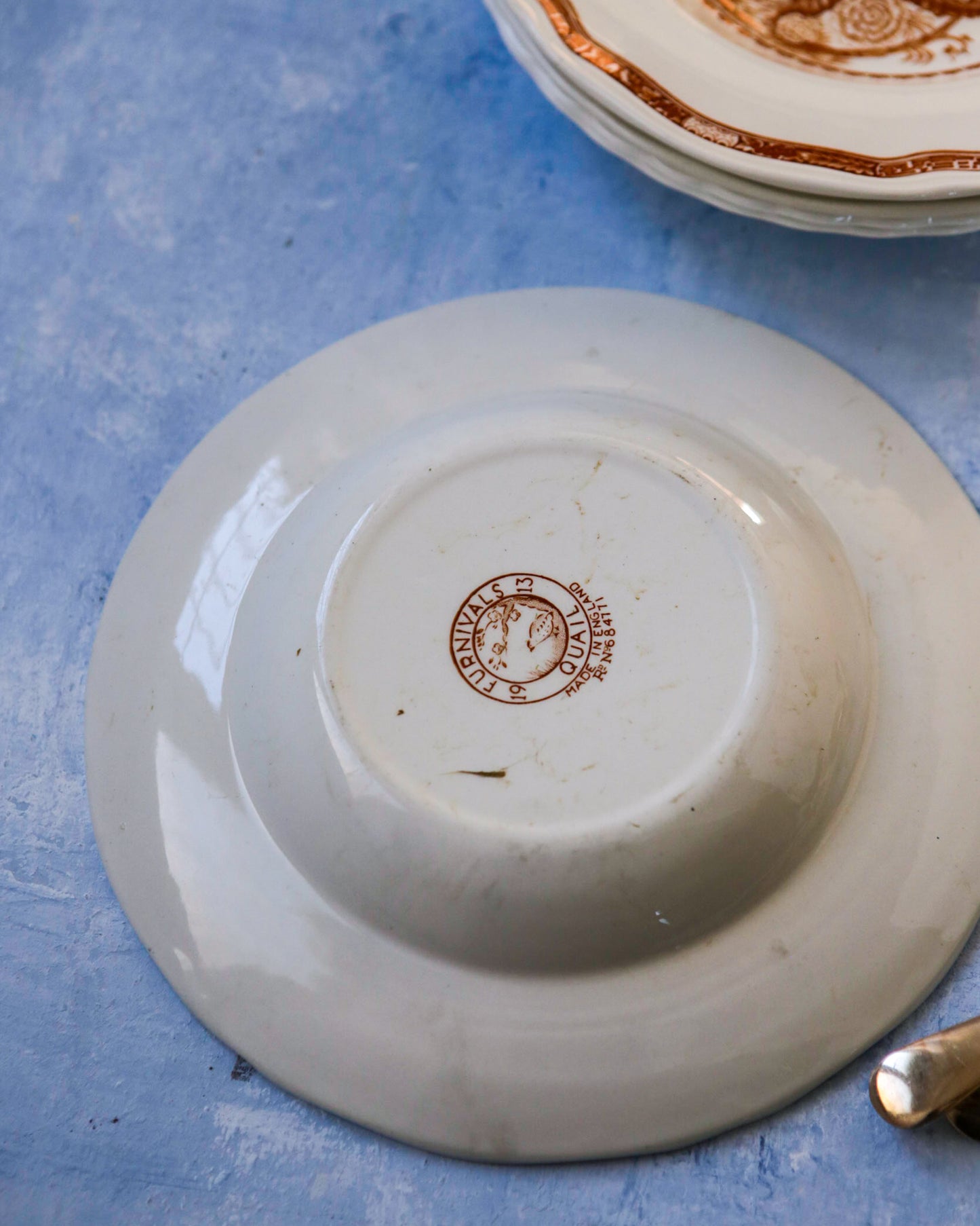 Set tre piatti cupi con decoro quaglie