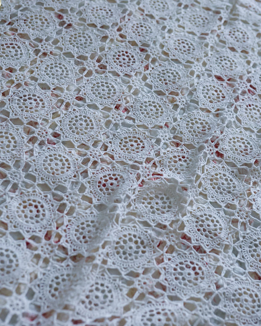 Copriletto ad uncinetto bianco fatto a mano