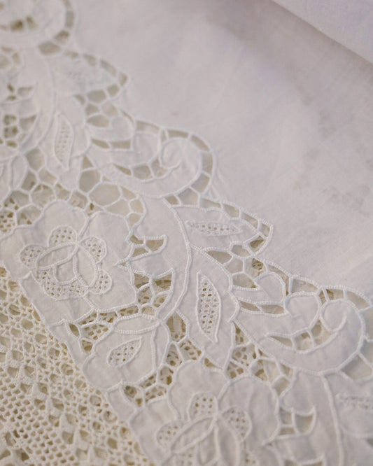 Lenzuolo in puro lino con ricamo ad intaglio