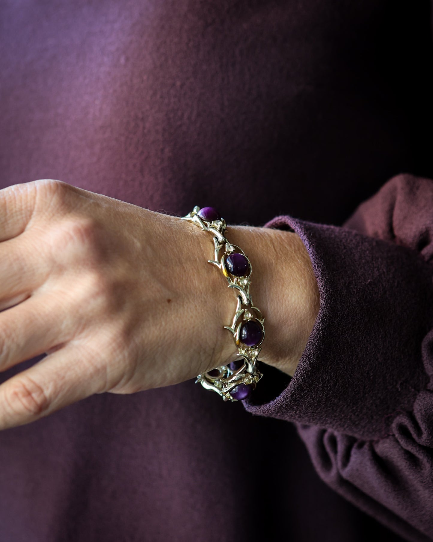 Bracciale vintage marchio coro con perle smaltate viola
