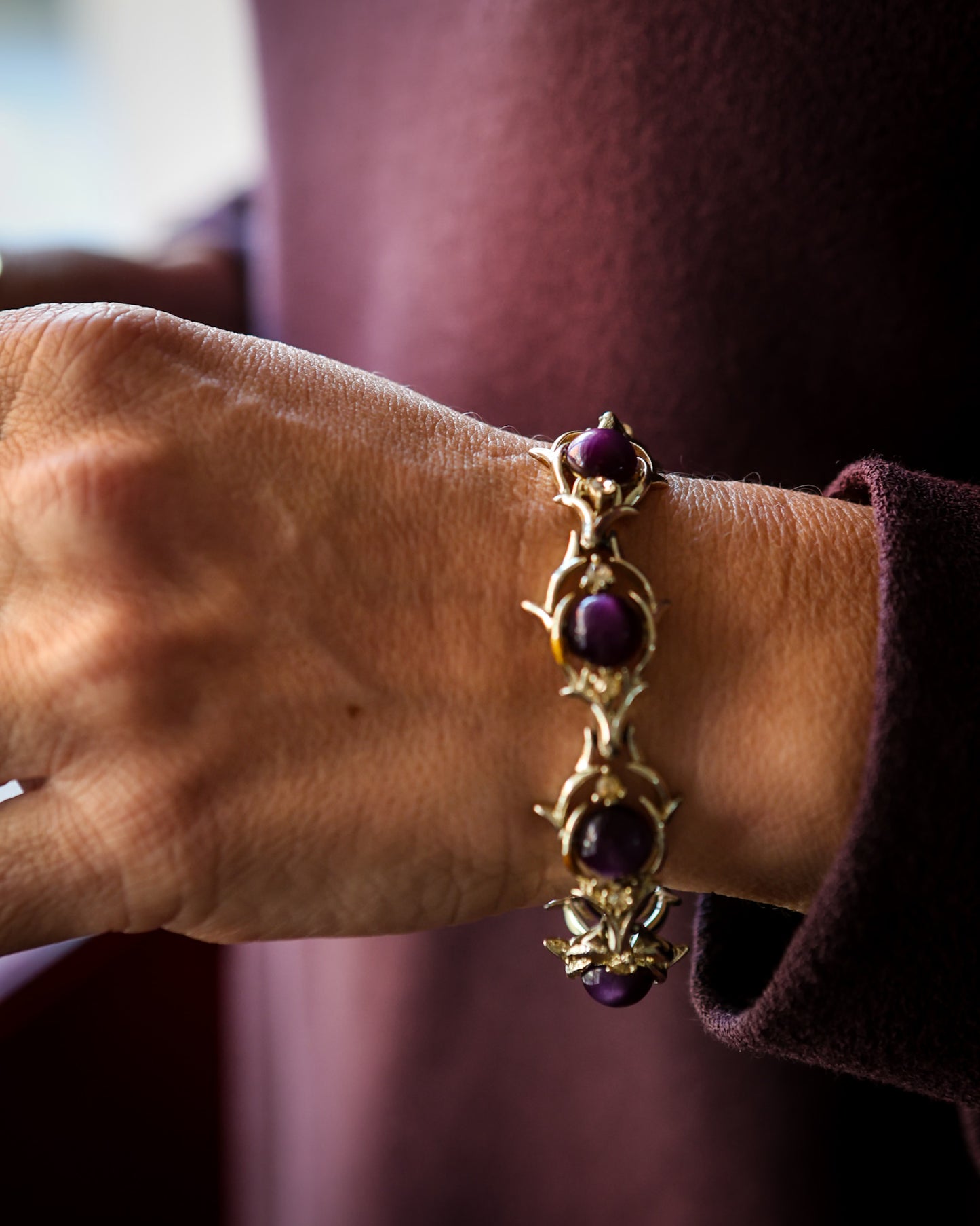 Bracciale vintage marchio coro con perle smaltate viola