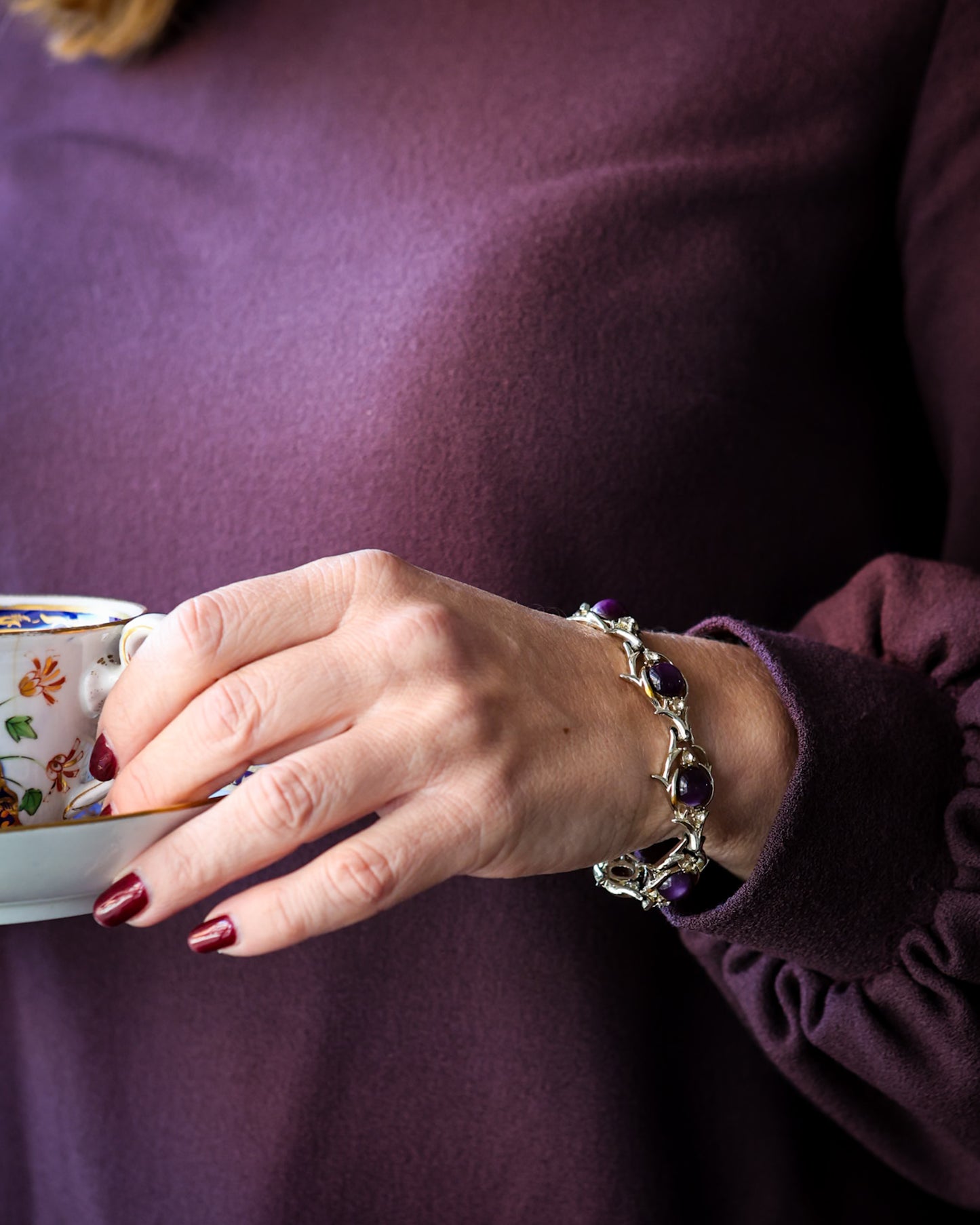 Bracciale vintage marchio coro con perle smaltate viola