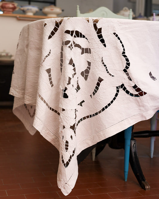 tovaglia fiandra di lino ed intaglio a mano