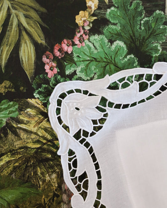 Lenzuolo matrimoniale in lino con intaglio stile liberty