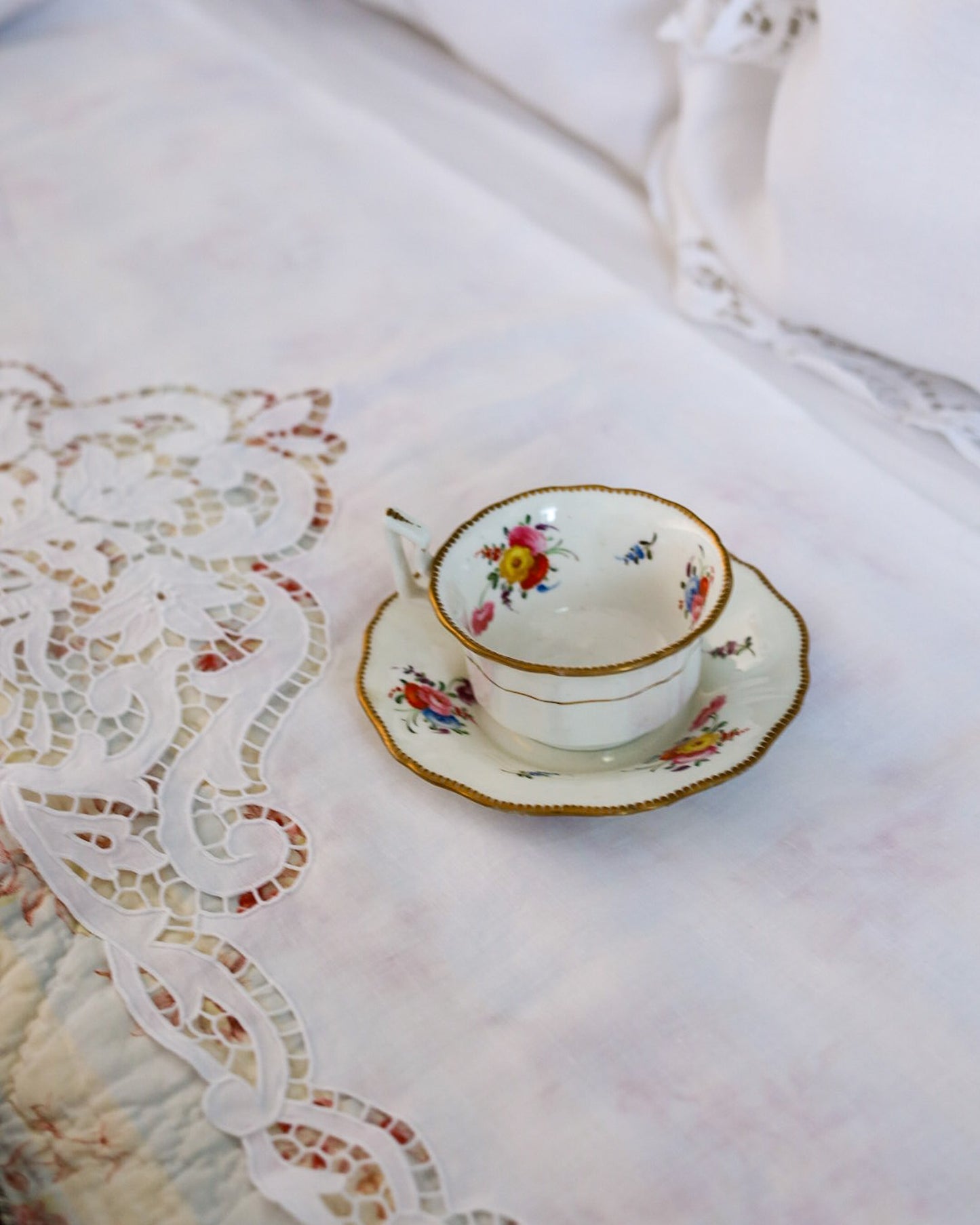 Lenzuolo matrimoniale in lino con intaglio stile liberty