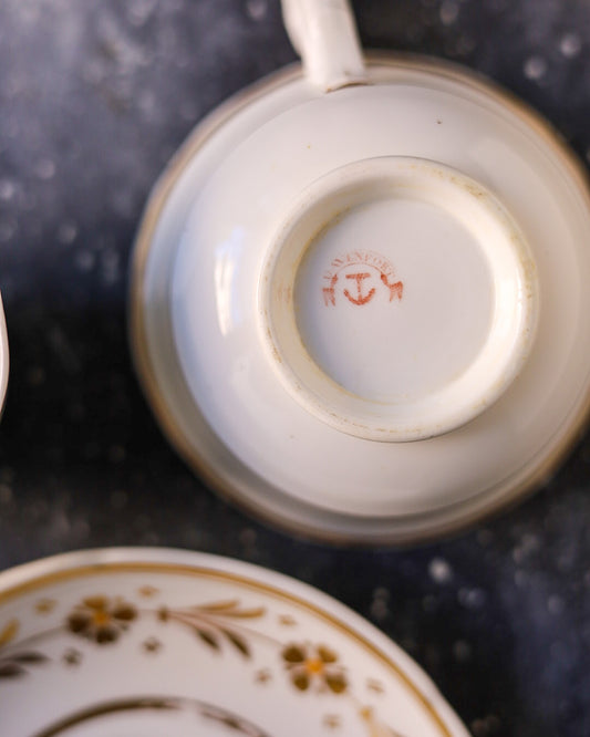 True tris tazze inglesi metà 800 dipinte a mano con oro