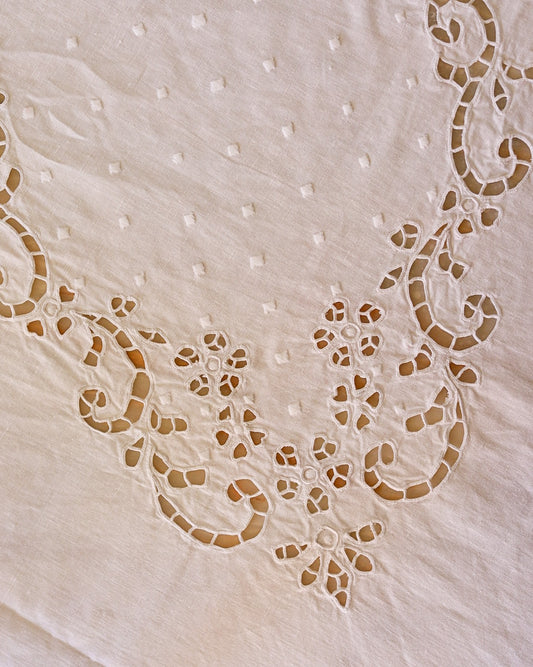 Tovaglia ad intaglio con rombi al centro con 12 tovaglioli