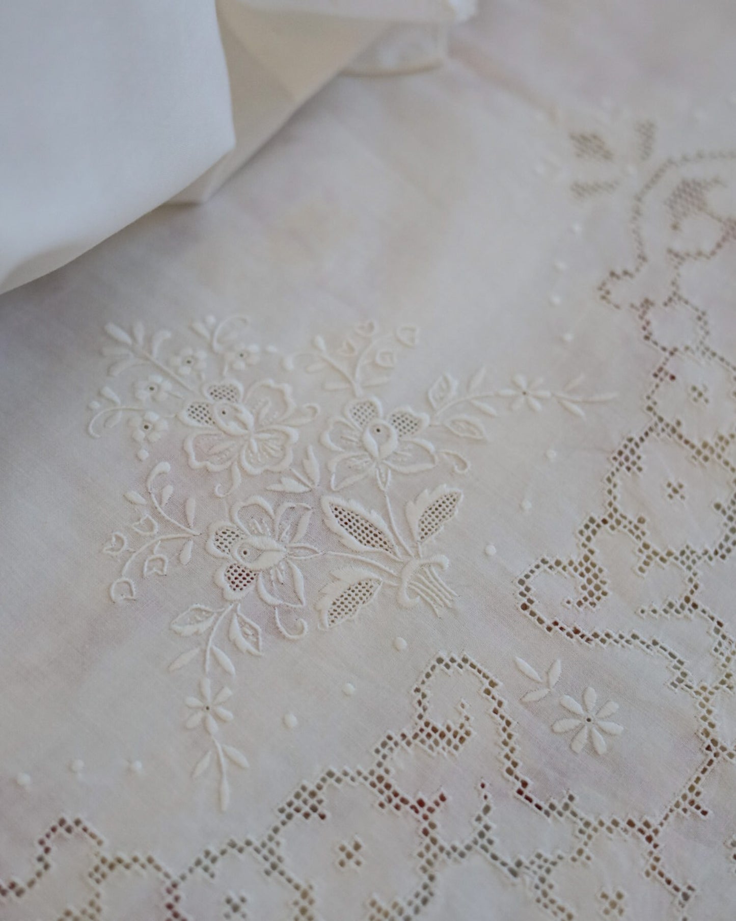 Lenzuolo matrimoniale in lino ricamo sfilato siciliano liberty