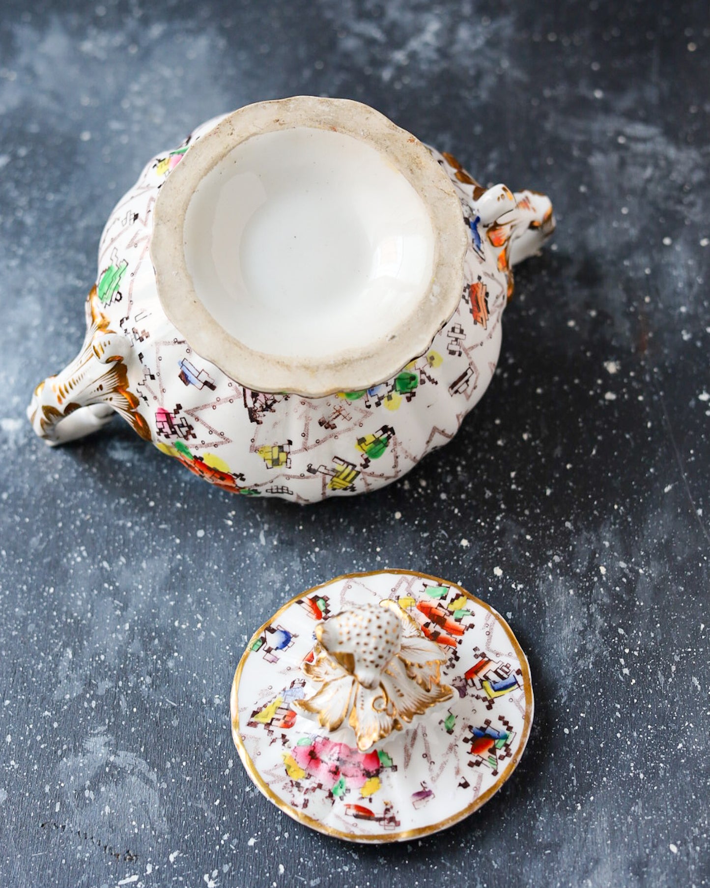 Zuccheriera Georgiana su Piede - Porcellana Inglese con Manici Rococò - Primi 1800