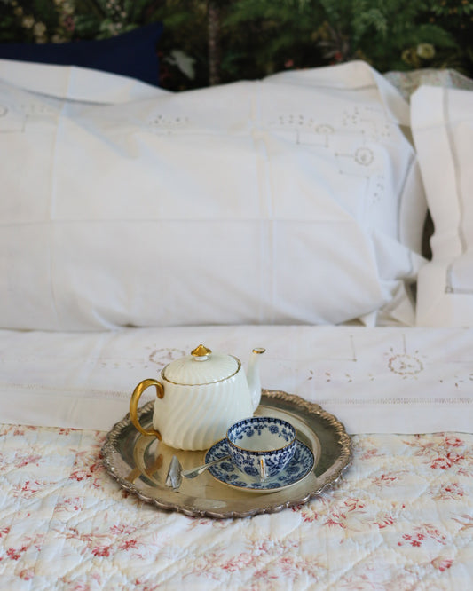 Lenzuolo in lino antico con ricamo ad intaglio