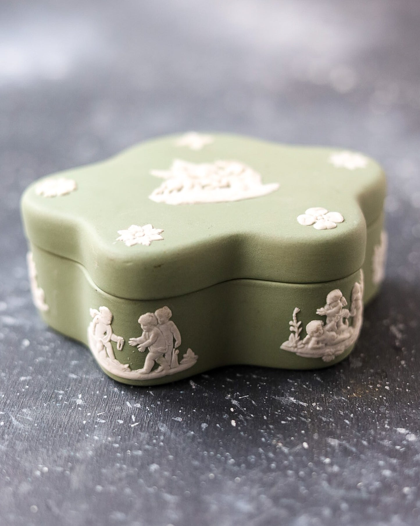 Scatolina Wedgwood Jasperware a Forma di Stella - Cherubini e Scene Pastorali - Inghilterra