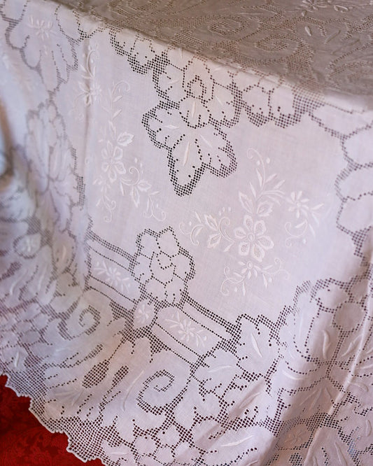 Tovaglia in sfilato siciliano con 12 tovaglioli