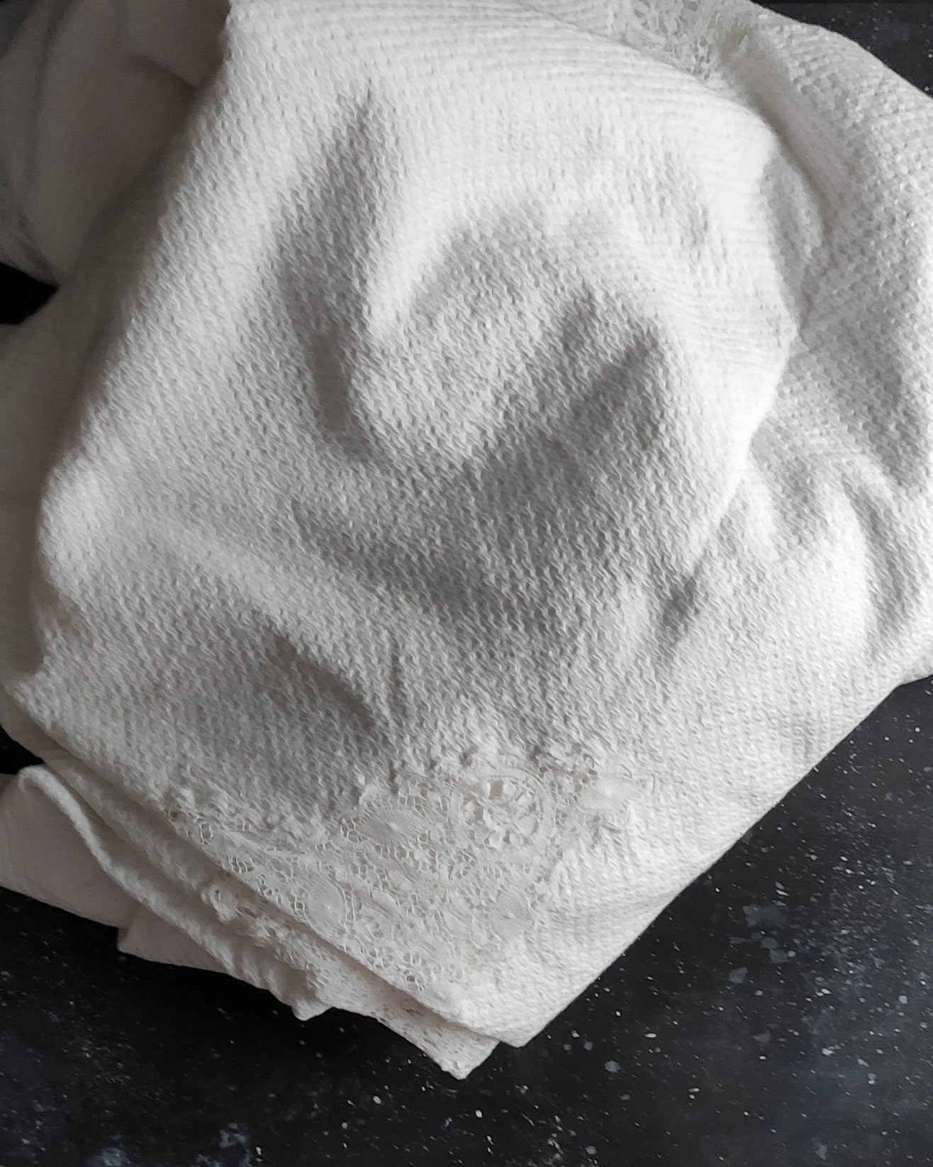 Copriletto in cotone con inserti pizzo
