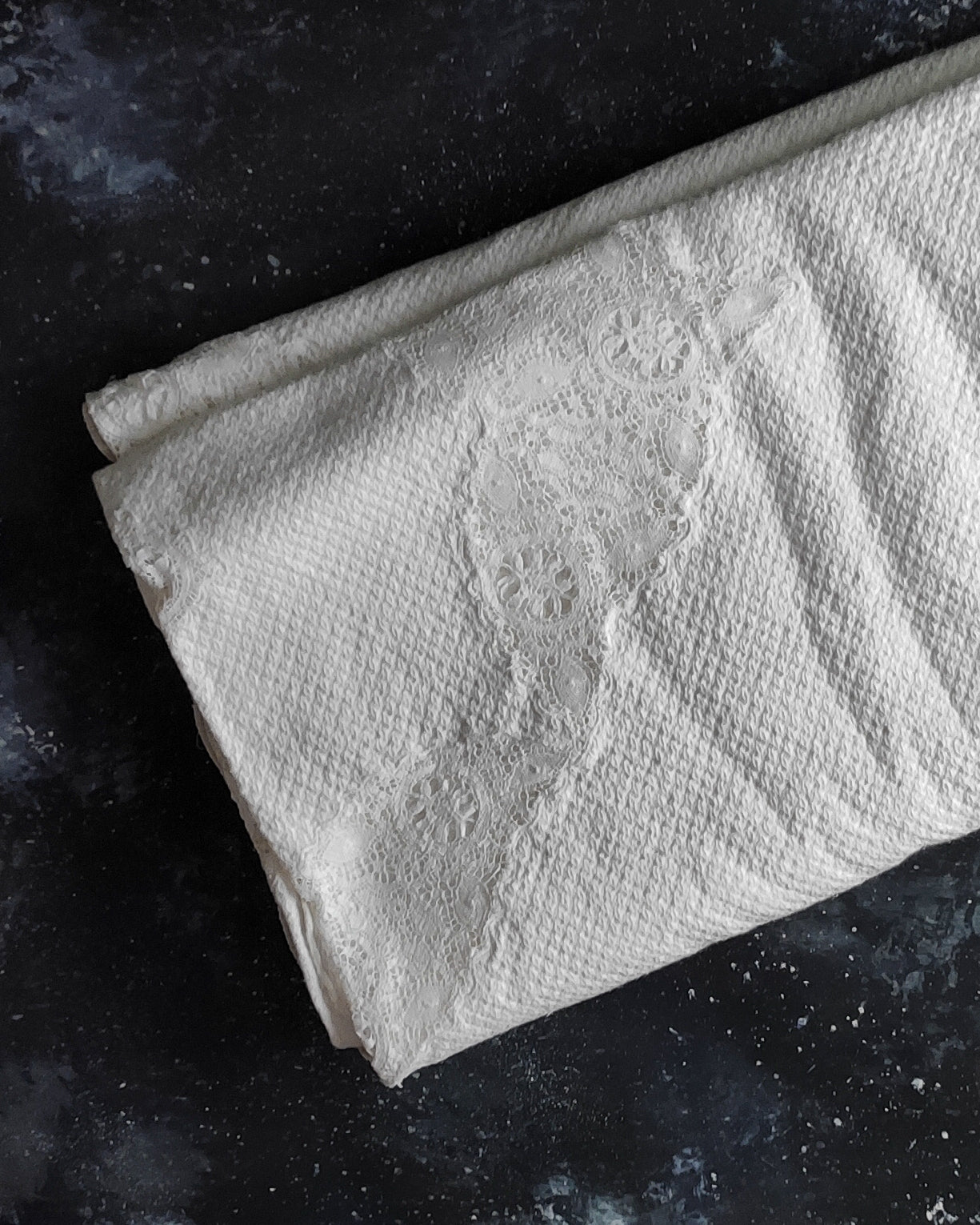 Copriletto in cotone con inserti pizzo