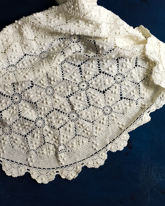 Tovaglia tonda ad uncinetto motivo stelle