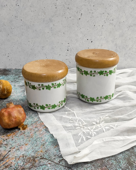 Coppia barattoli in porcellana con tappo in legno