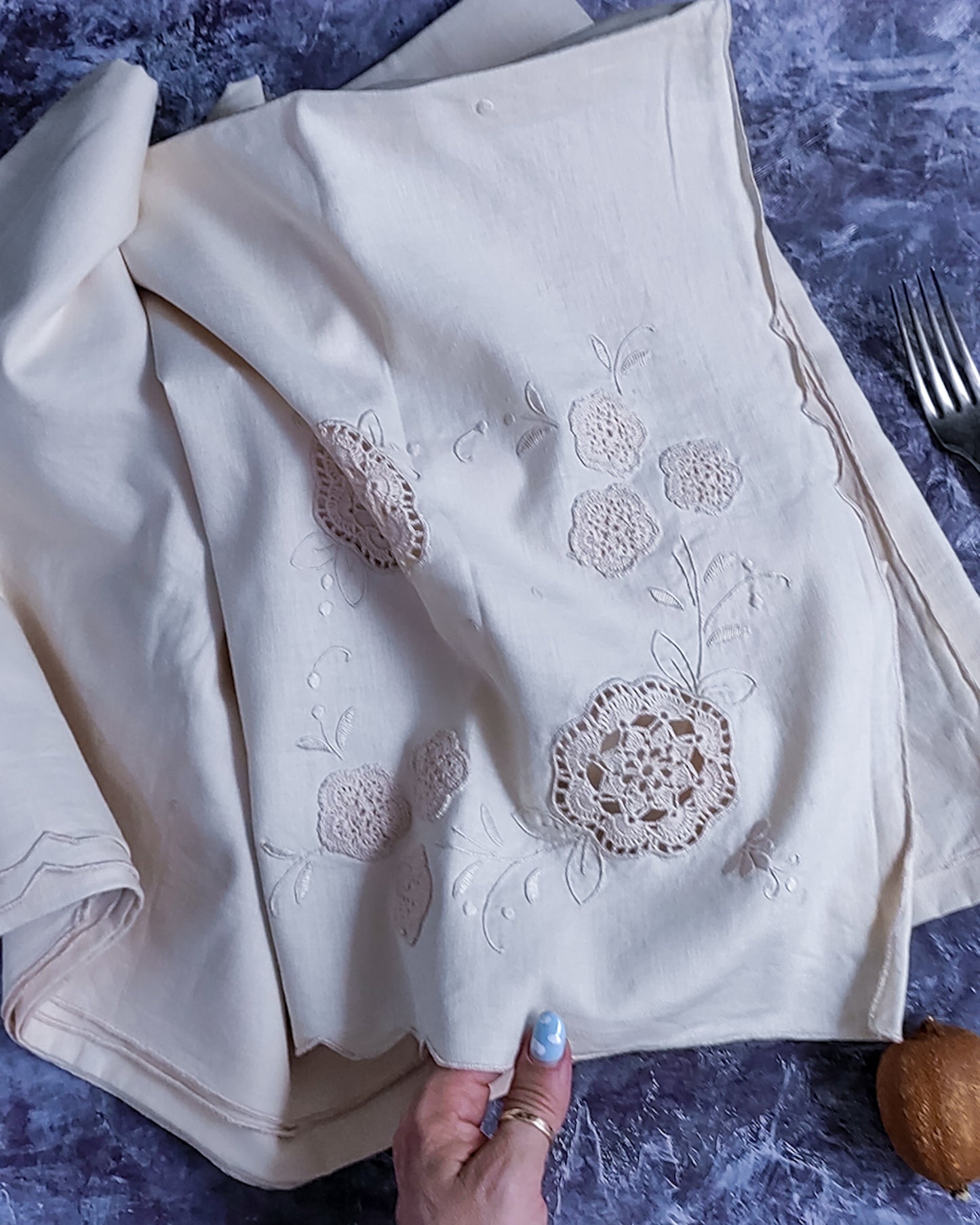 Tovaglia panna con inserti uncinetto