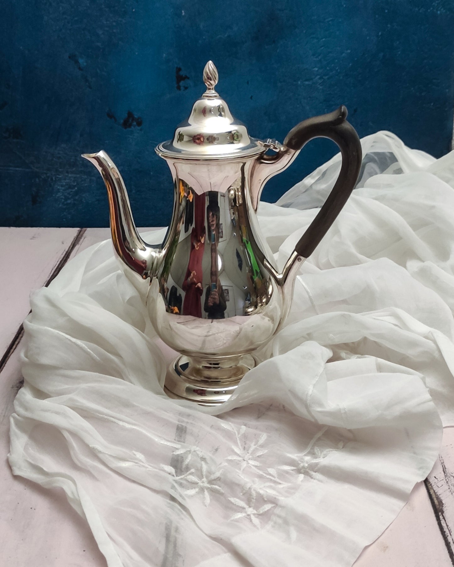 Caffettiera in sheffield con manico nero