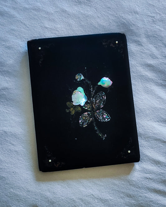 Portadocumenti in cartapesta e intarsi in vera madreperla