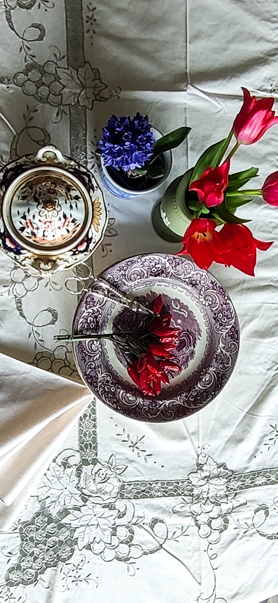 Tovaglia in cotone con ricamo intaglio grigio e 12 tovaglioli