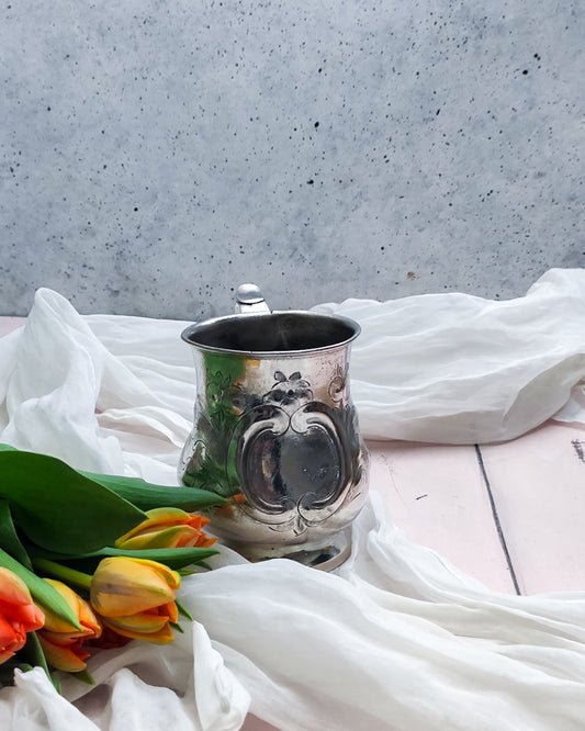 Boccale in sheffield con decoro a sbalzo