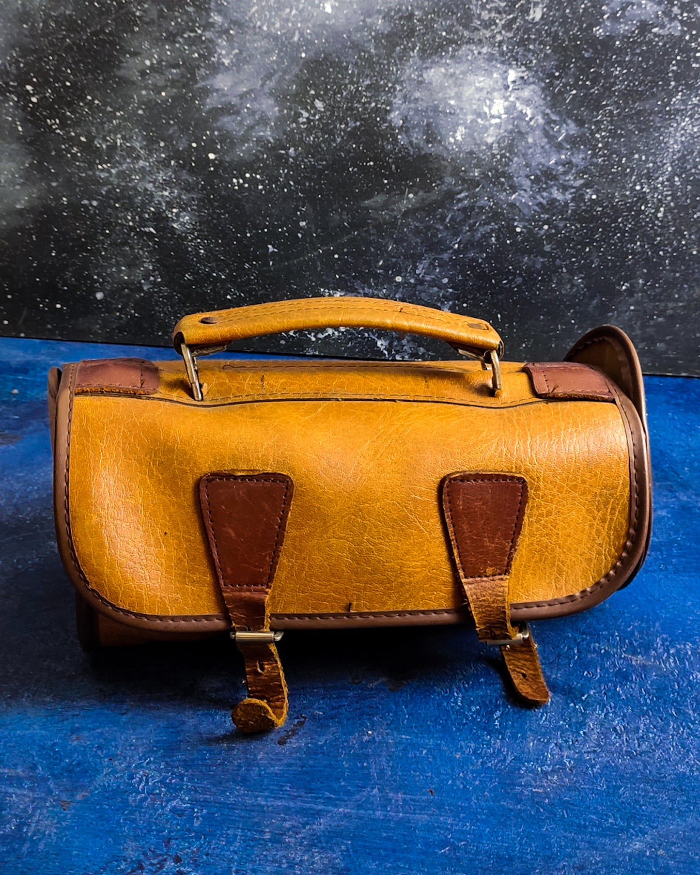 Set di due bocce per green bowling con borsa in pelle