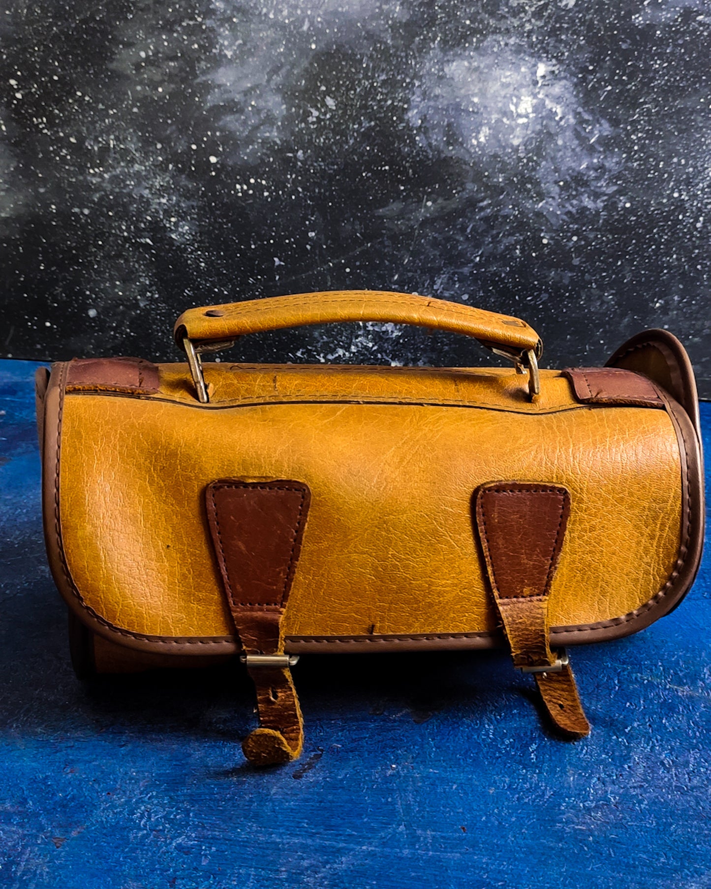 Set di due bocce per green bowling con borsa in pelle