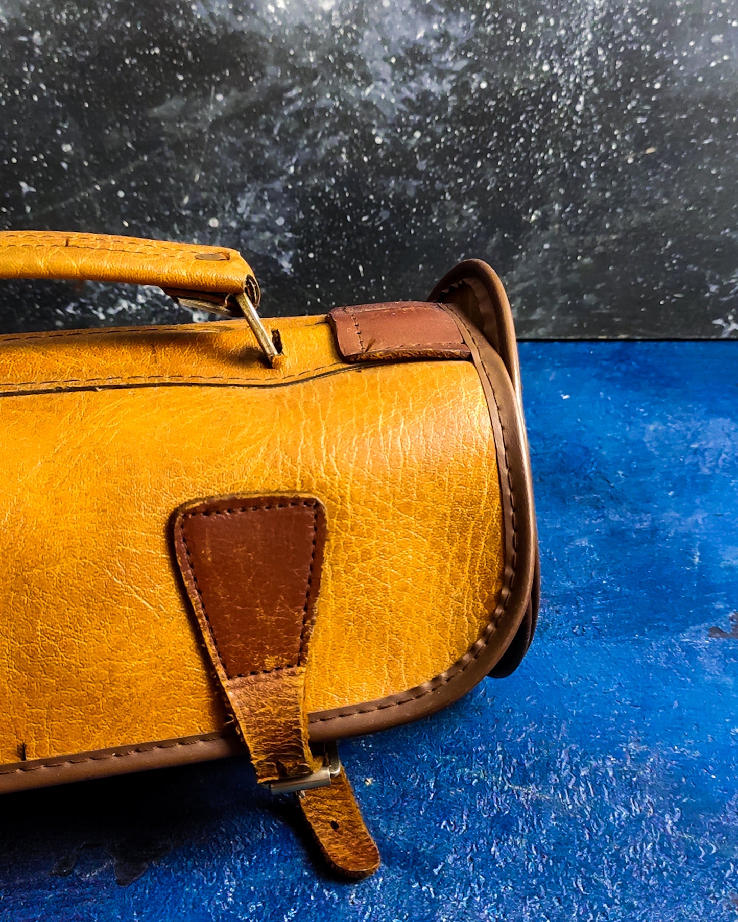 Set di due bocce per green bowling con borsa in pelle