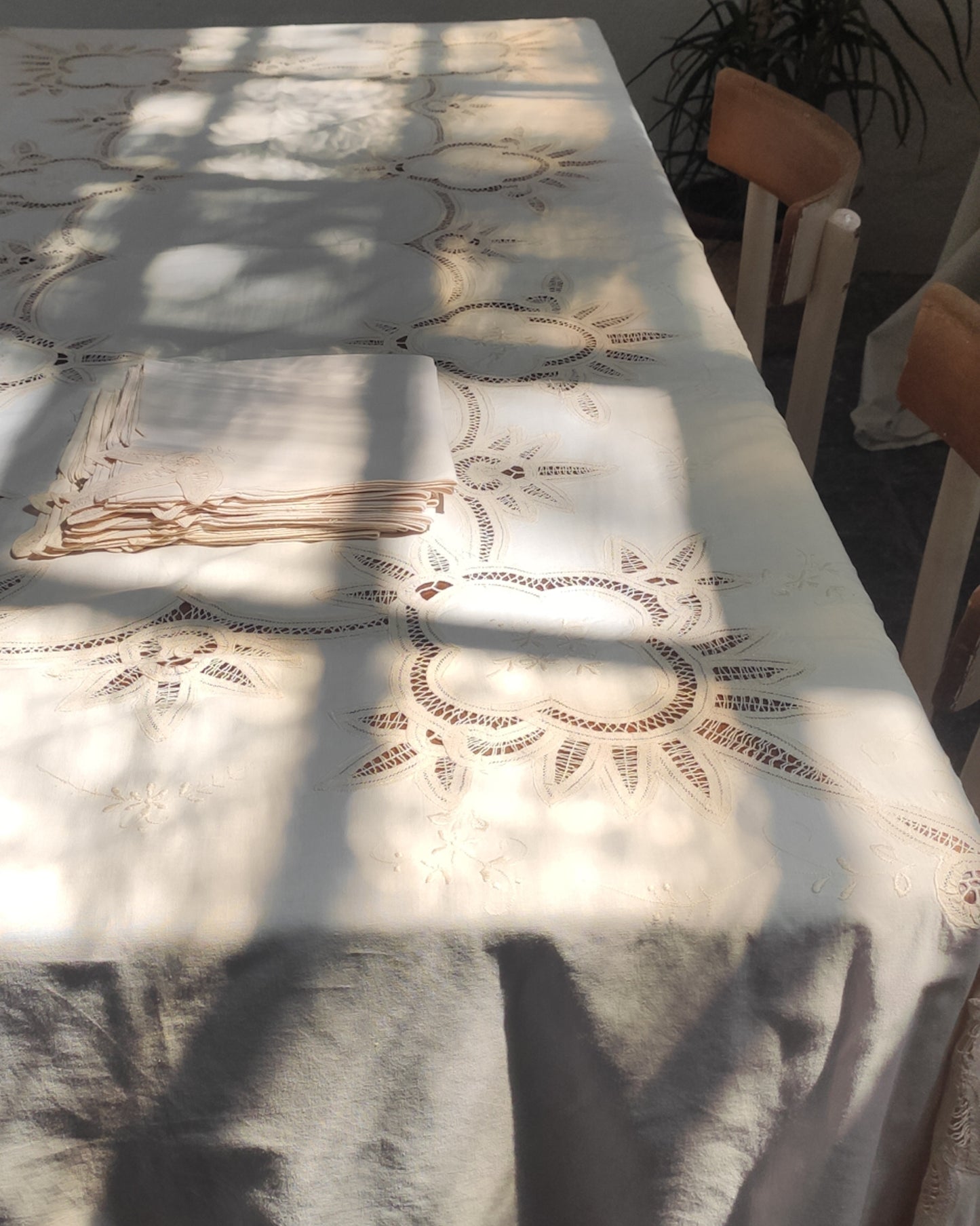 Tovaglia lino con pizzo rinascimento e 12 tovaglioli