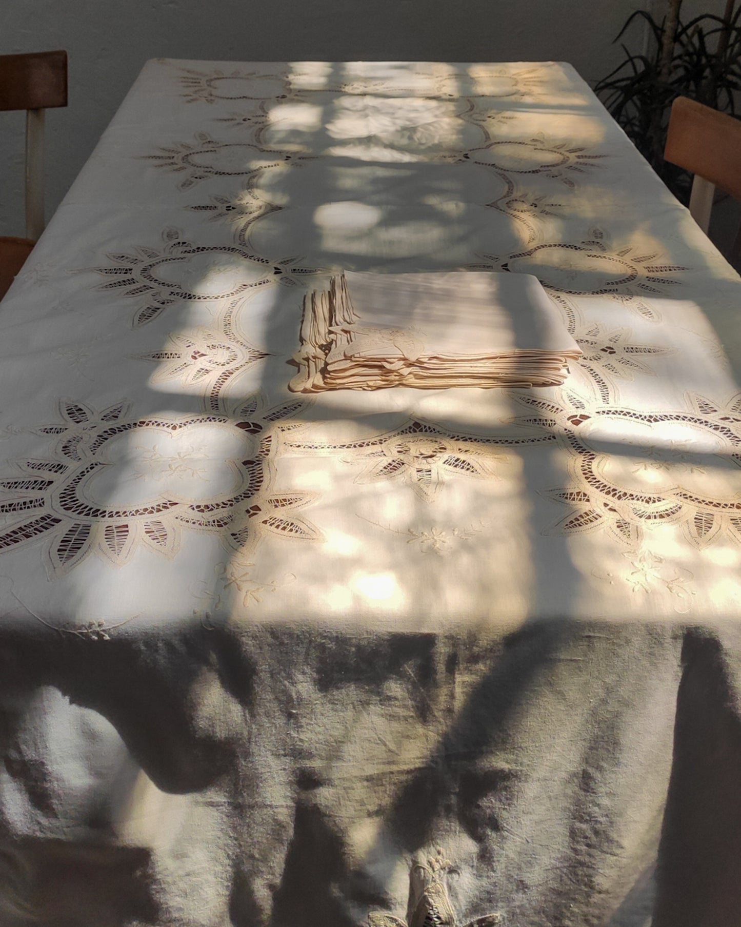 Tovaglia lino con pizzo rinascimento e 12 tovaglioli