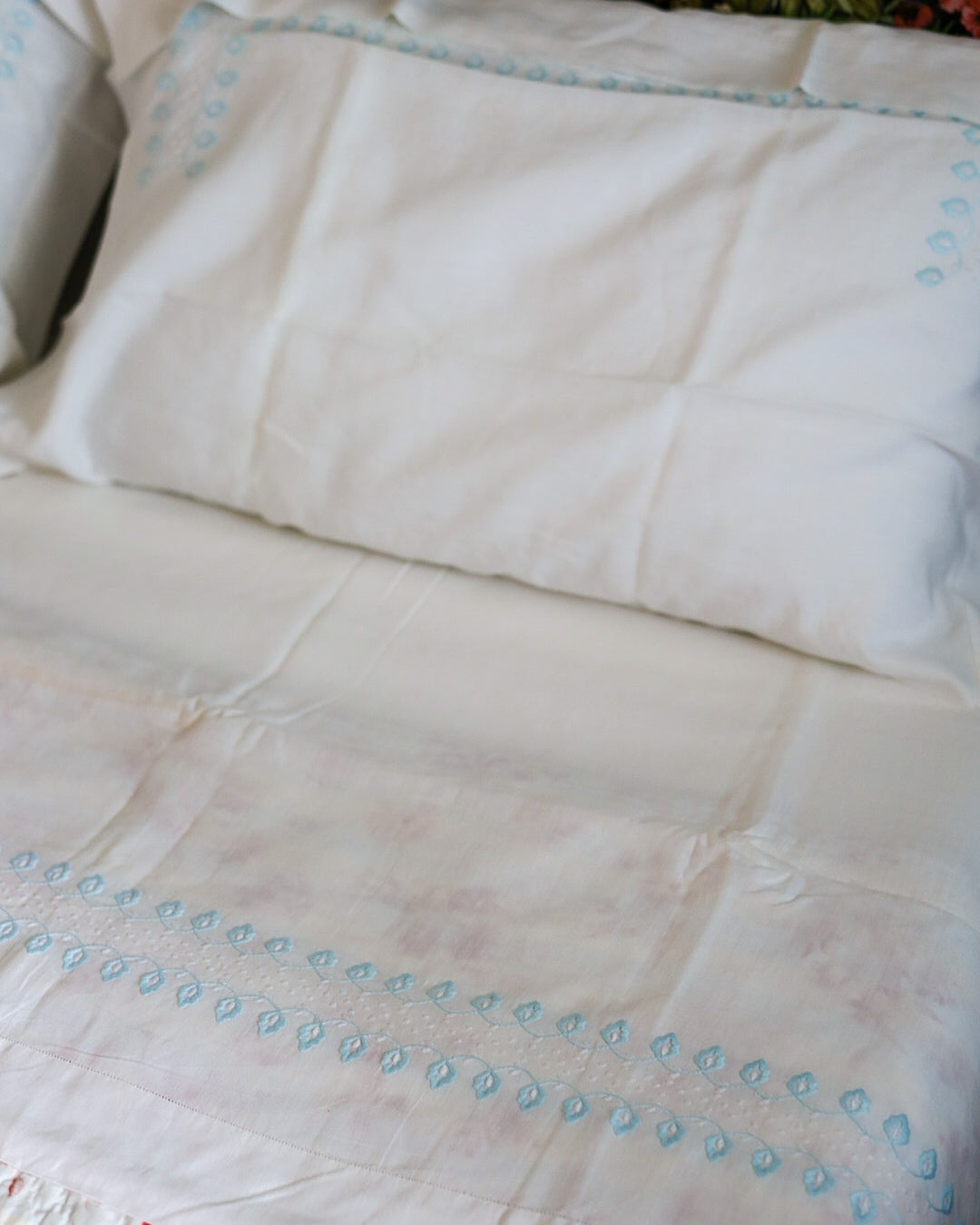 Lenzuolo in lino purissimo con ricamo azzurro