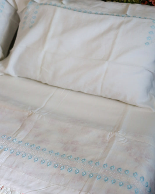 Lenzuolo in lino purissimo con ricamo azzurro