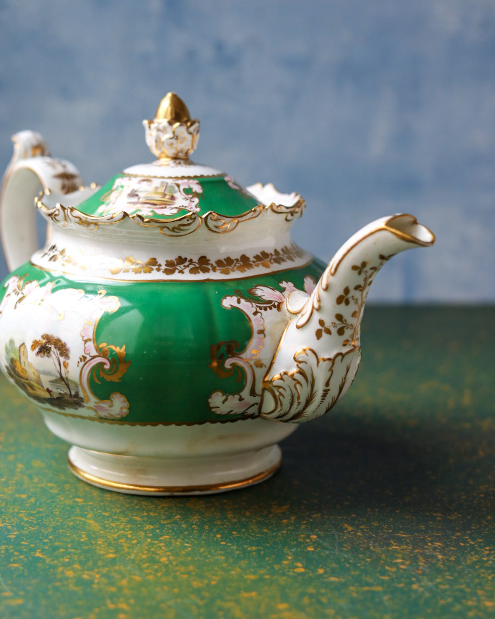 Servizio da Tè Vittoriano in Porcellana Inglese Verde Smeraldo con Vedute Paesaggistiche Dipinte a Mano – Metà '800