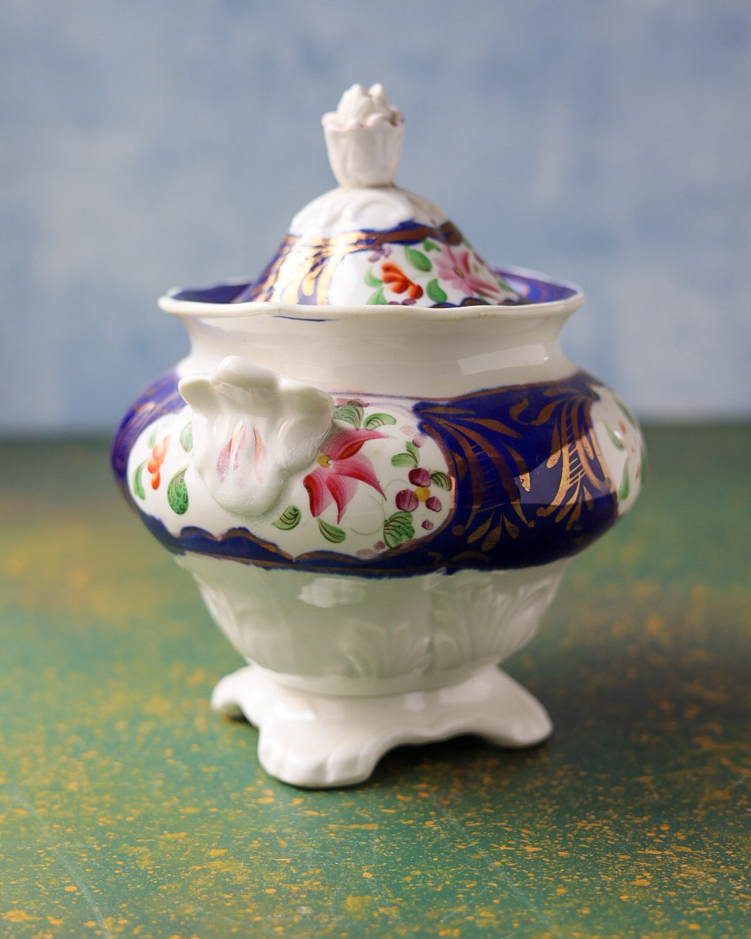 Sucrier in Porcellana Gaudy Welsh con Decorazione Floreale Policroma Dipinta a Mano – Primo Ottocento
