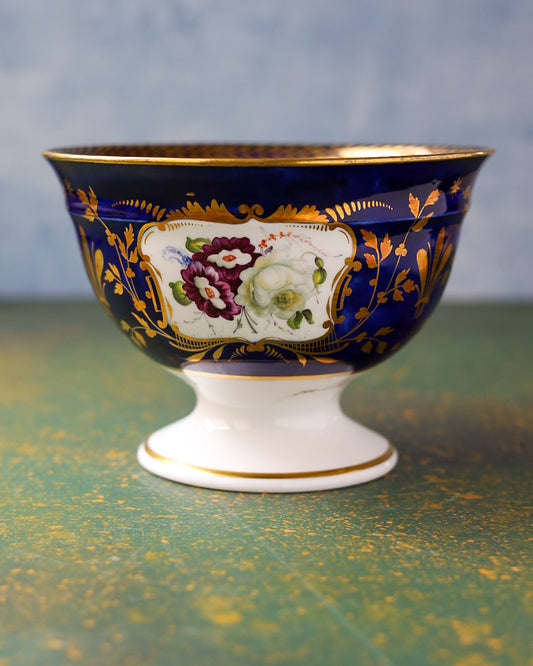 Slop Bowl in Porcellana Inglese Blu Cobalto con Cartouche Floreali Dipinte a Mano – Primo Ottocento