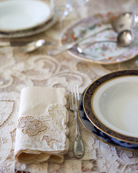 Workshop: L'Arte del Riconoscimento – Porcellane, Tessuti e Pizzi Antichi