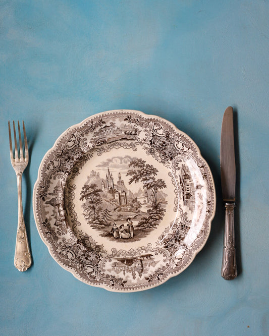 Set di 6 Piatti in Terraglia Inglese con Decorazione Transferware Marrone – Primo Ottocento