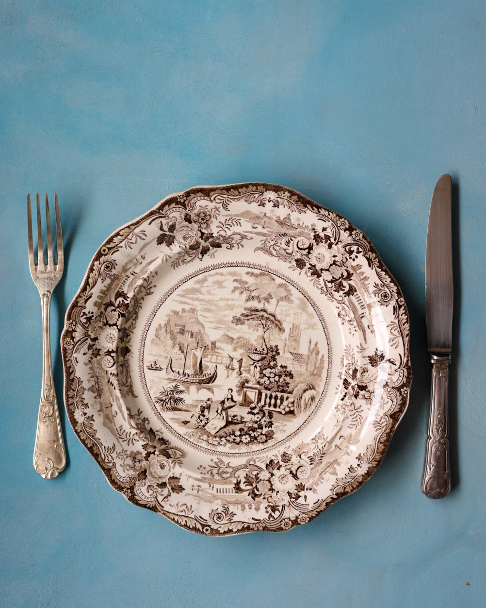 Set di 6 Piatti in Terraglia Inglese con Decorazione Transferware Marrone – Primo Ottocento