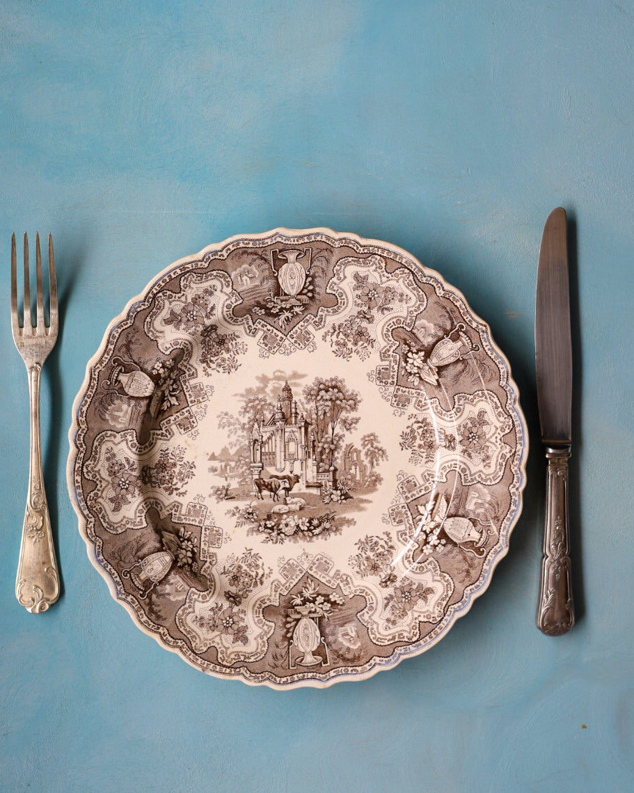 Set di 6 Piatti in Terraglia Inglese con Decorazione Transferware Marrone – Primo Ottocento