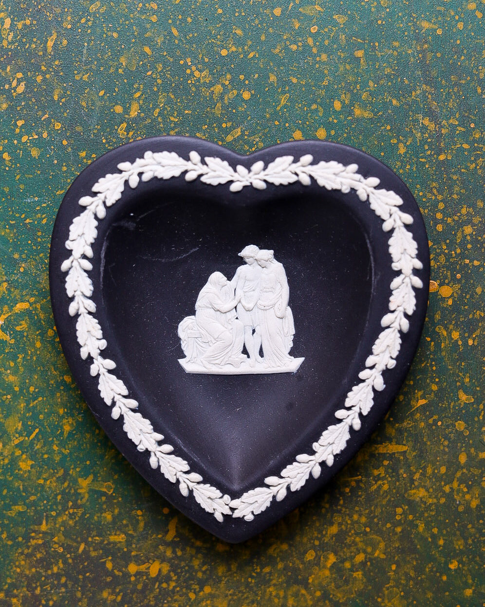 Collezione di 6 Piattini Wedgwood Jasperware con Figure Neoclassiche in Rilievo – Azzurro e Nero Basalte