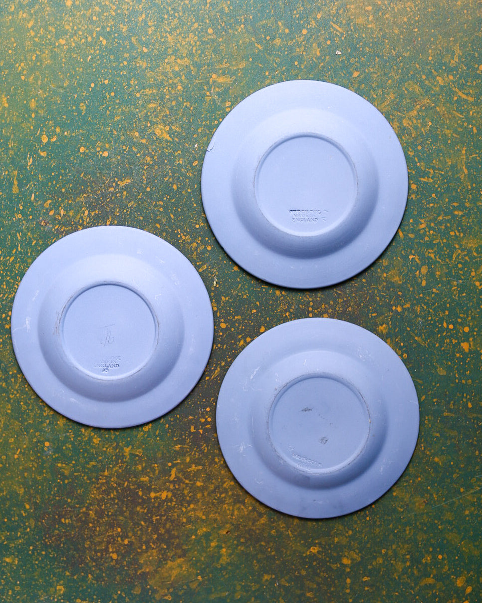 Trio di Posacenere Wedgwood Jasperware Azzurro con Figure Mitologiche in Rilievo