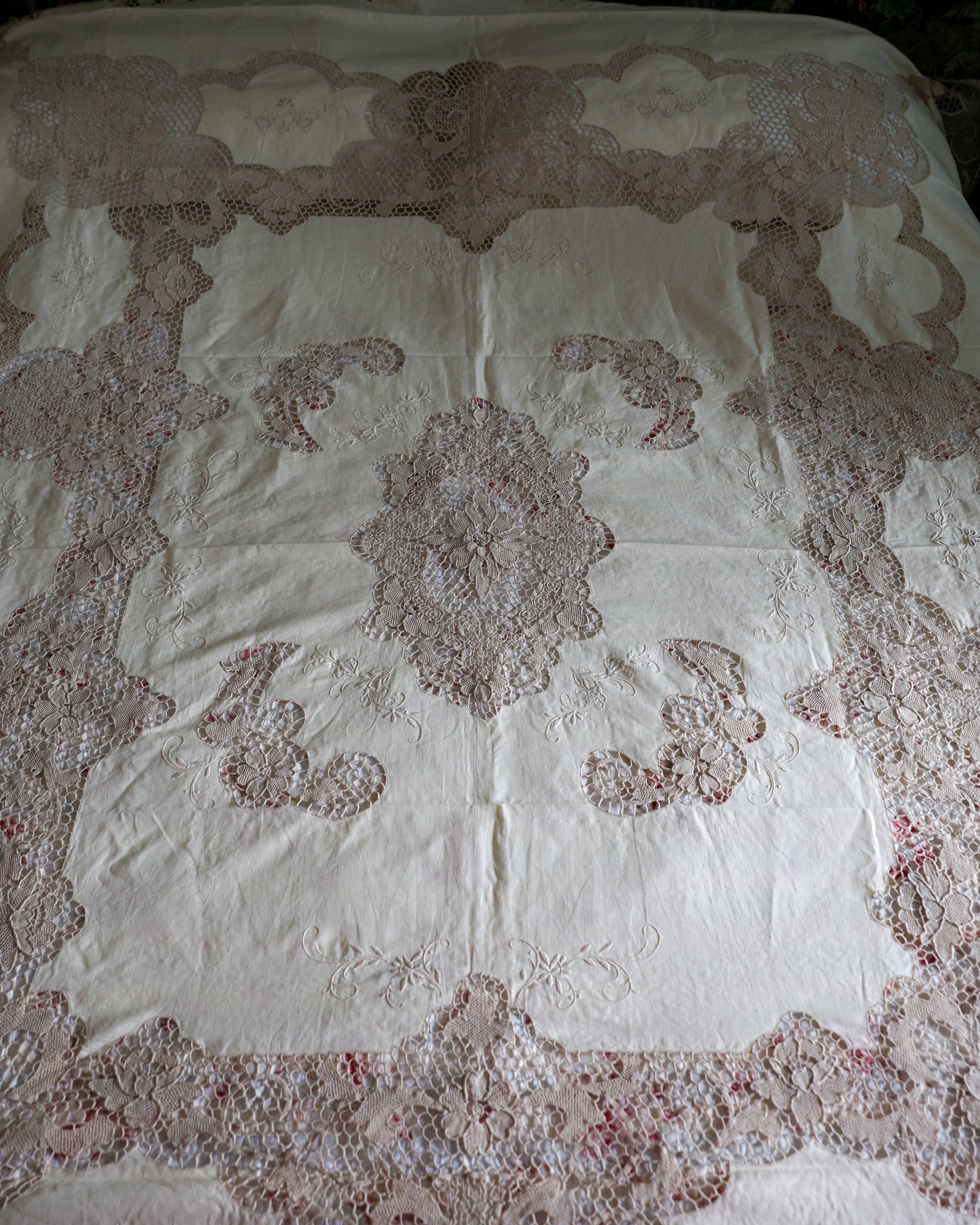 Copriletto in Lino e Pizzo di Burano ad Ago — cm 250×220