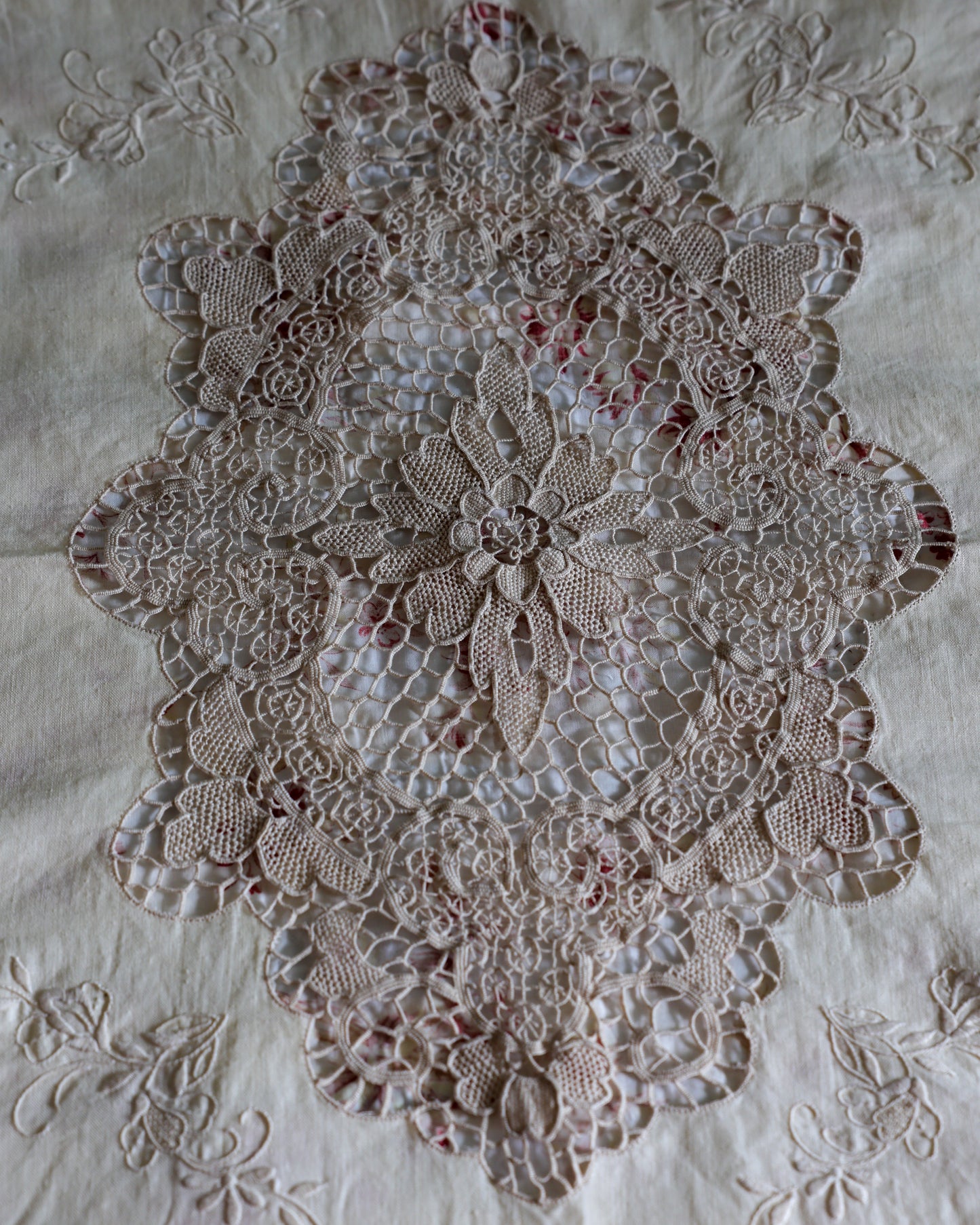 Copriletto in Lino e Pizzo di Burano ad Ago — cm 250×220