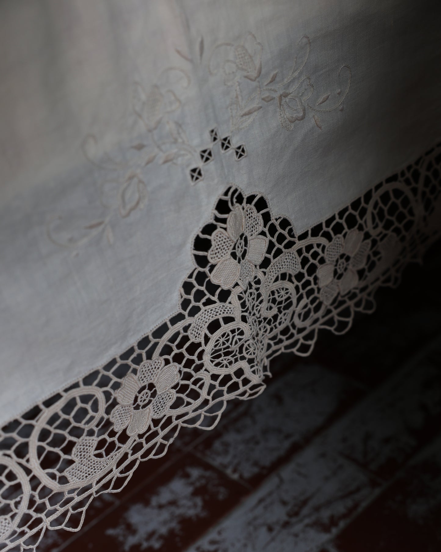 Copriletto in Lino e Pizzo di Burano ad Ago — cm 250×220