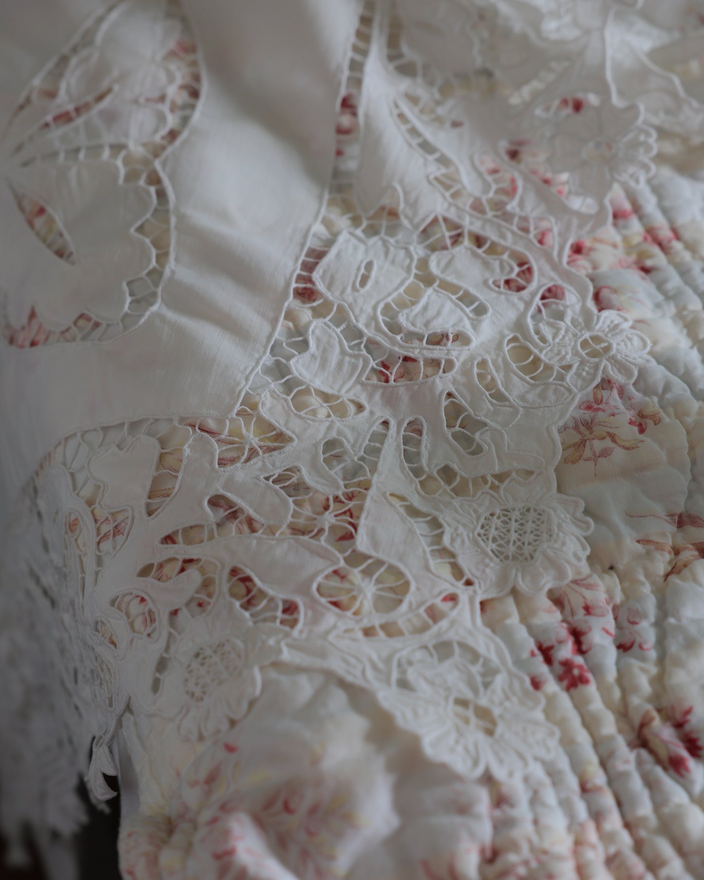 Lenzuolo Matrimoniale in Cotone con Ricamo ad Intaglio a Mano — Iscrizione "Buona Notte" — cm 270×290 — Federe cm 82×71