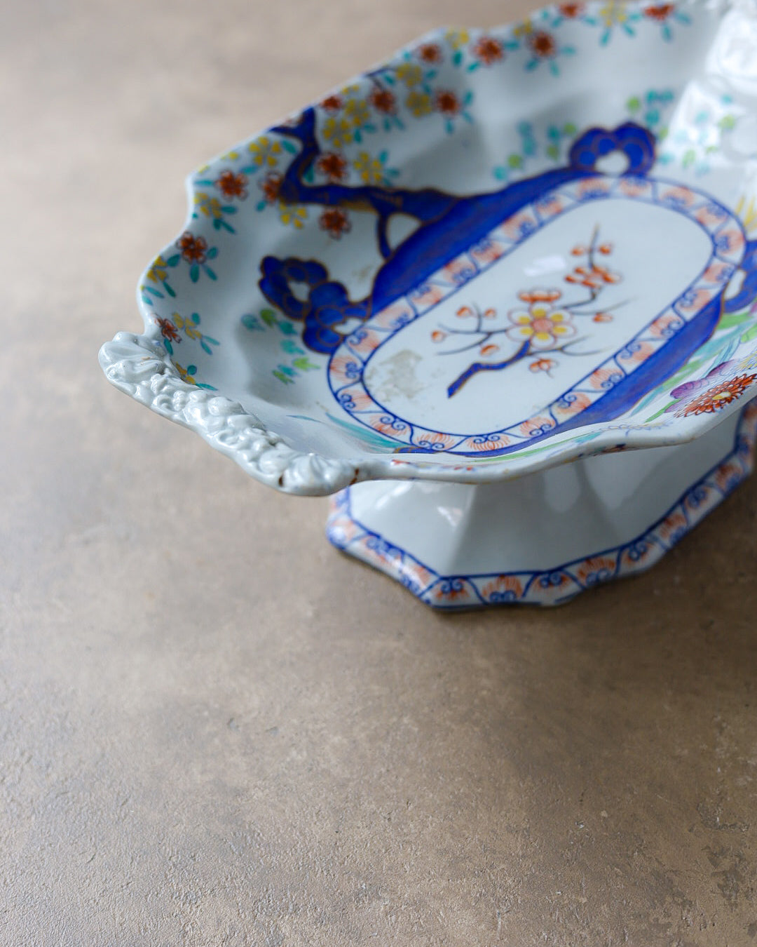 Alzata in ironstone Copeland & Garrett Spode, decoro a transfer con colori dipinti a mano, Inghilterra, 1833-1846