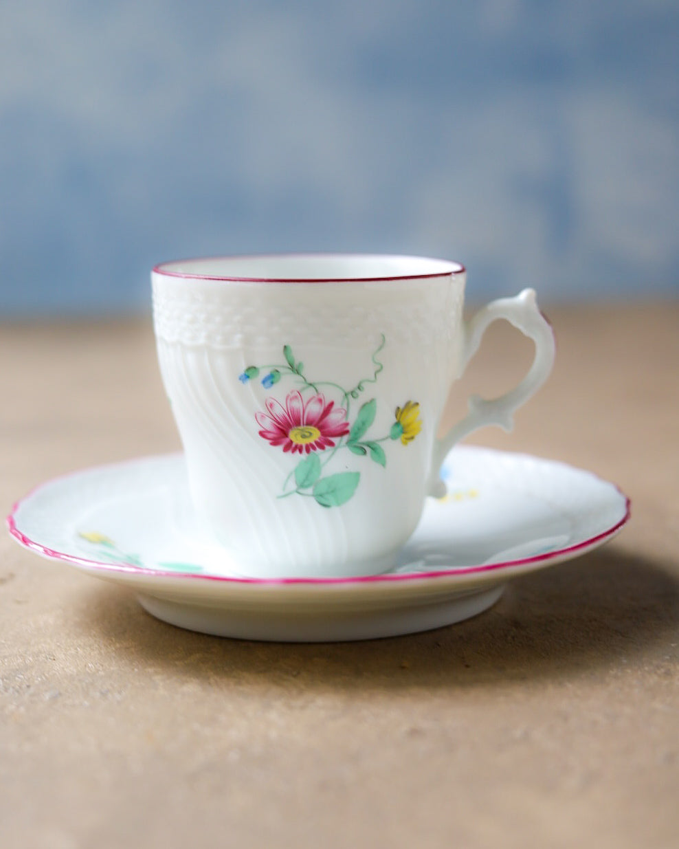 Set di 6 tazzine da caffè in porcellana Richard Ginori, forma Vecchio Ginori, decoro floreale a transfer, Italia, anni ‘50-‘60