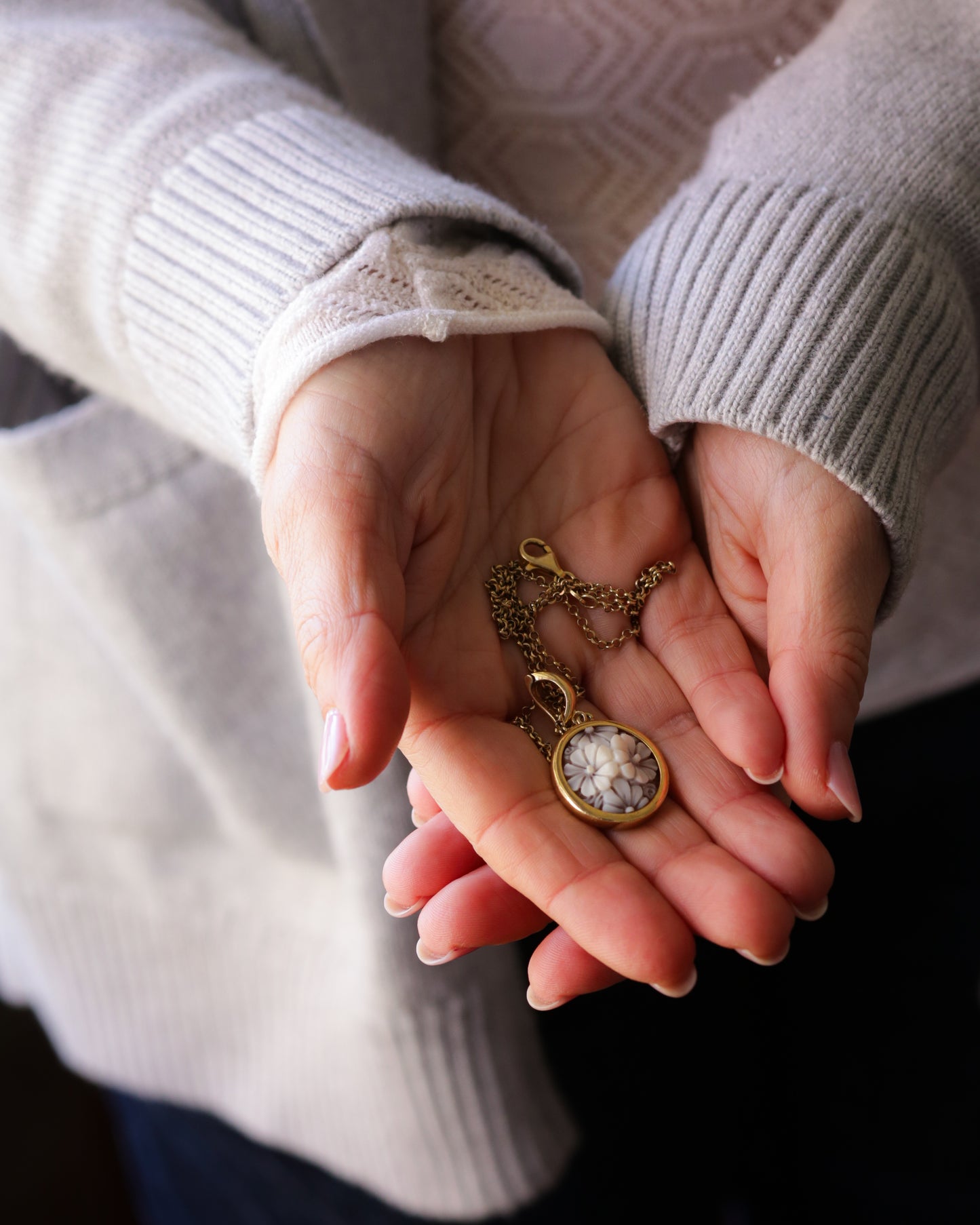 Collana cammeo  con fiori e con catenina oro